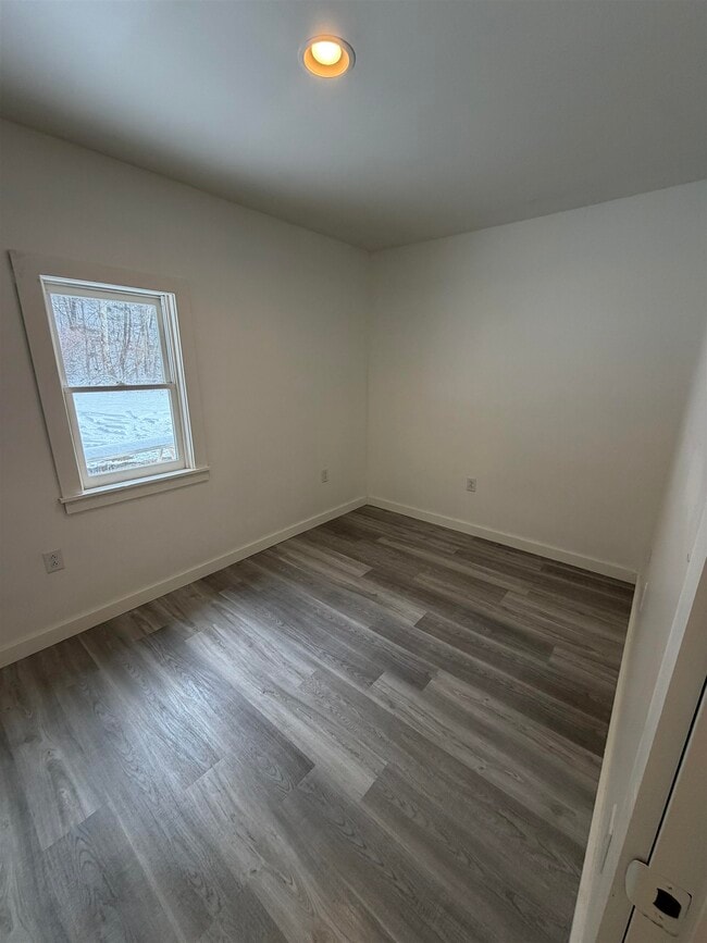 Building Photo - 722 VT-30