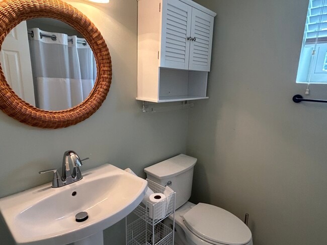 Building Photo - 451 Grove Isle Cir