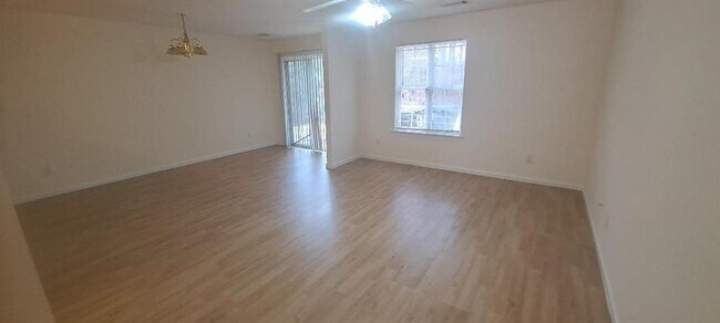 Foto del edificio - 6344 Hickory Ln Cir