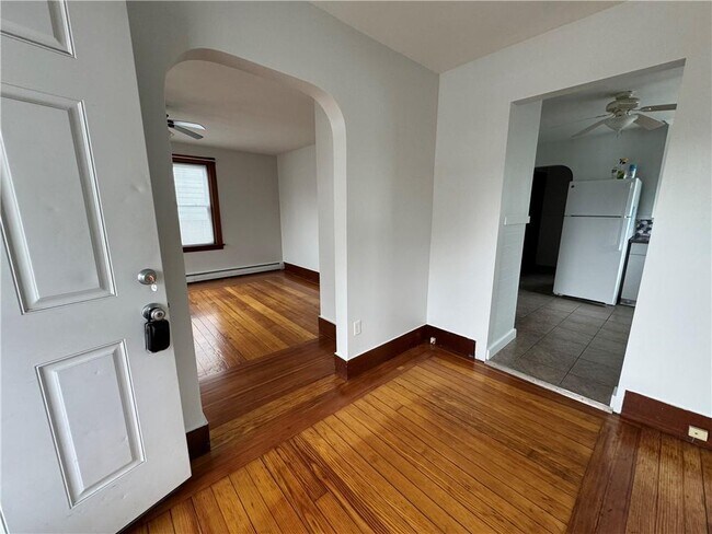 Foto del edificio - 104 Sutton Ave