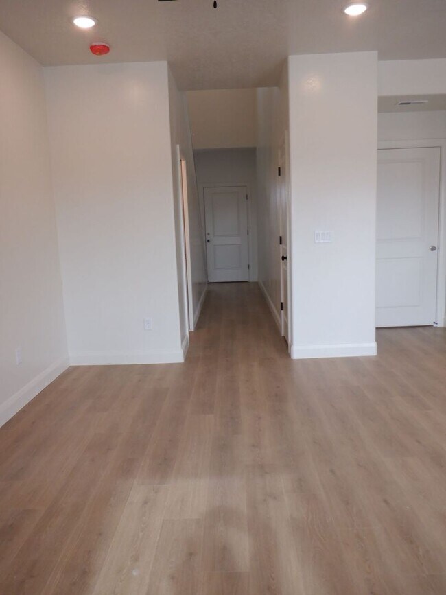 Foto del edificio - 3 Bed - 2.5 Bath, Newer Construction, Larg...