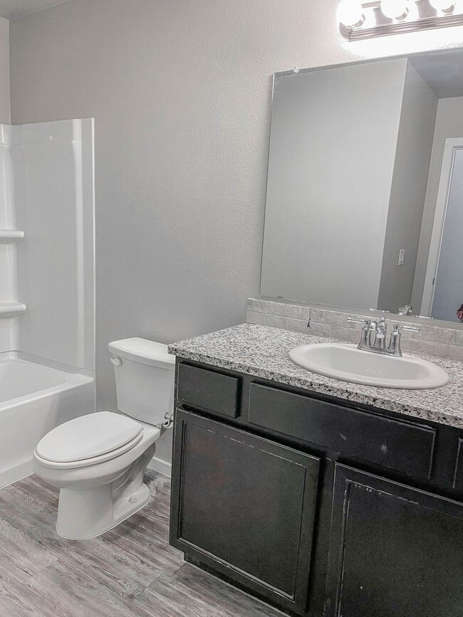 Building Photo - 2123 N Texas Ave