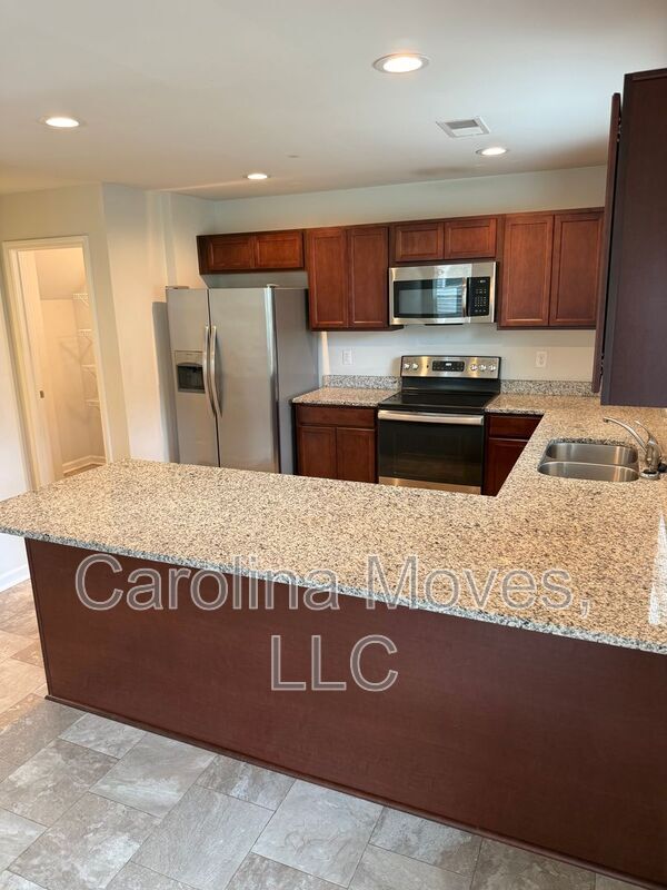 Foto del edificio - 649 Millsgate Cir
