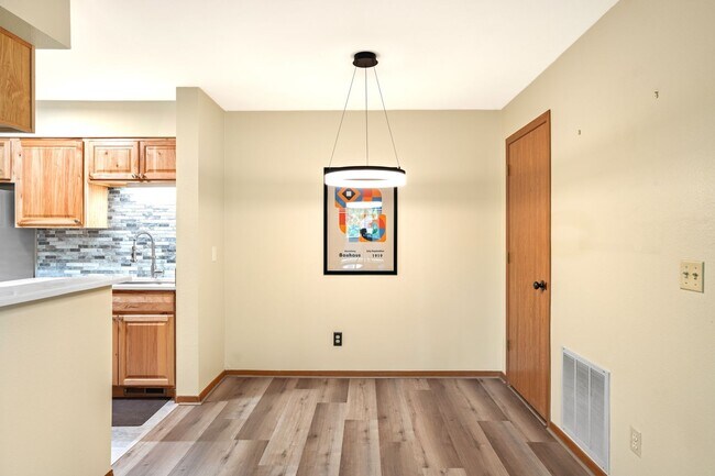 Foto del edificio - Remodeled 1 bed, 1 bath Gunbarrel Condo! Available NOW!