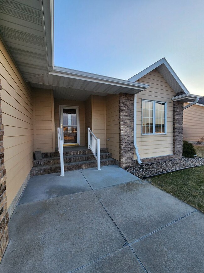 Foto del edificio - 4021 Sandalwood Drive