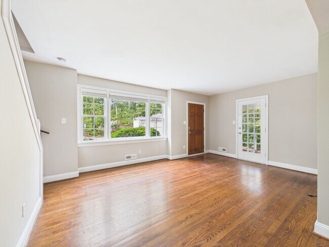 Foto del edificio - 8410 Weldon Dr