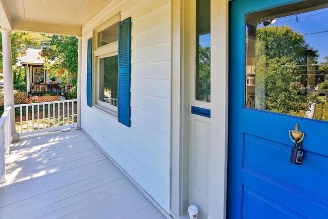 Building Photo - BOND HILL-  3 STORY 3 BEDRM 2 FULL BATH OPEN FLOOR PLAN w GARAGE
