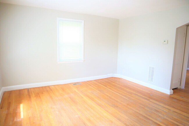Foto del edificio - TOWNHOUSE AVAILABLE FOR RENT IN THE BEAUTIFUL BELEVDERE SQUARE NEIGHBORHOOD!!!!