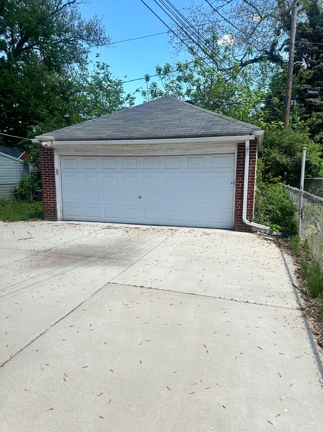 Building Photo - 2734 Gunckel Blvd