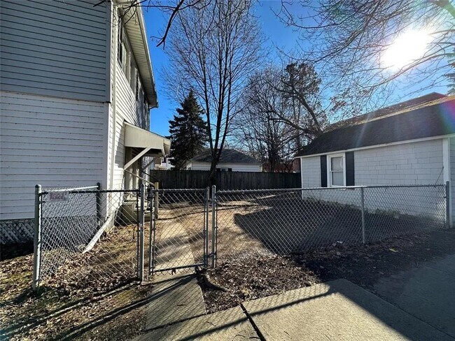 Foto del edificio - 109 Schubert St