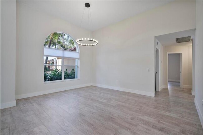 Building Photo - 6660 NW 74th Ct