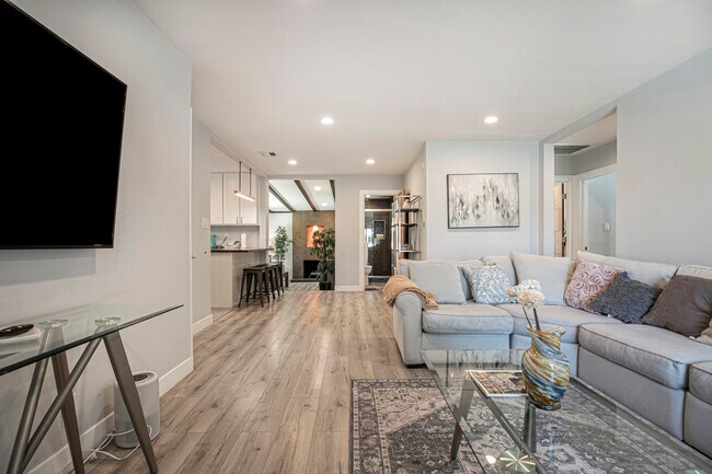Foto del edificio - 18033 Duncan St