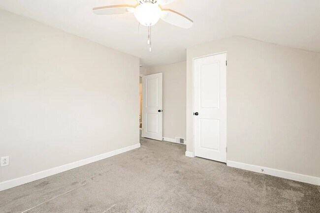 Foto del edificio - 1254 Edgewood Dr