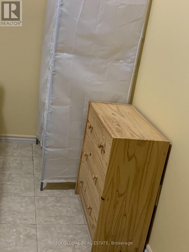 Building Photo - 115 Briggs Ave