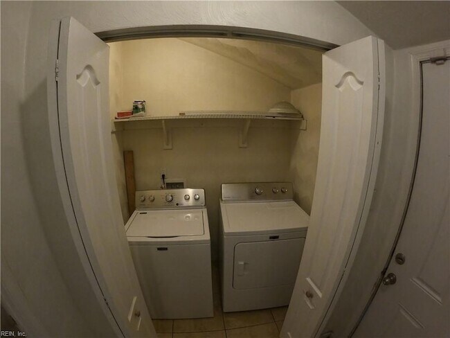 Building Photo - 4000 Elkhorn Ave