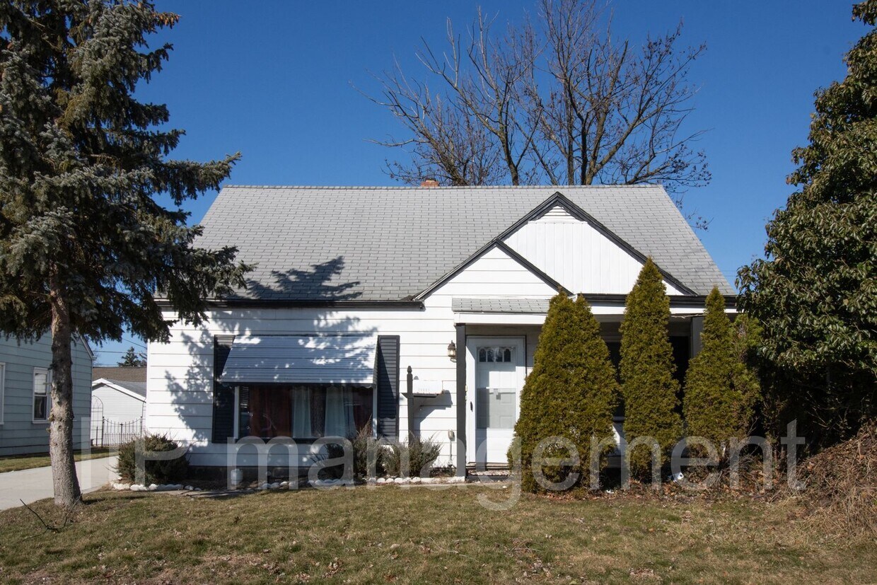 Primary Photo - GORGEOUS, FULLY RENOVATED, 4 BED/2 BATH IN...