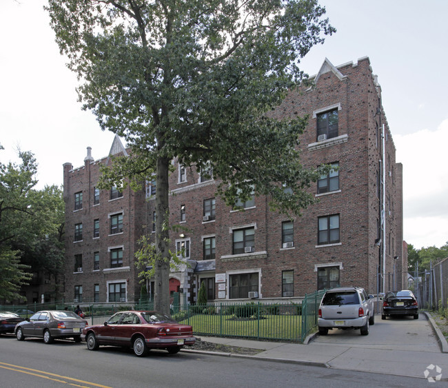 Building Photo - Chestnut Park