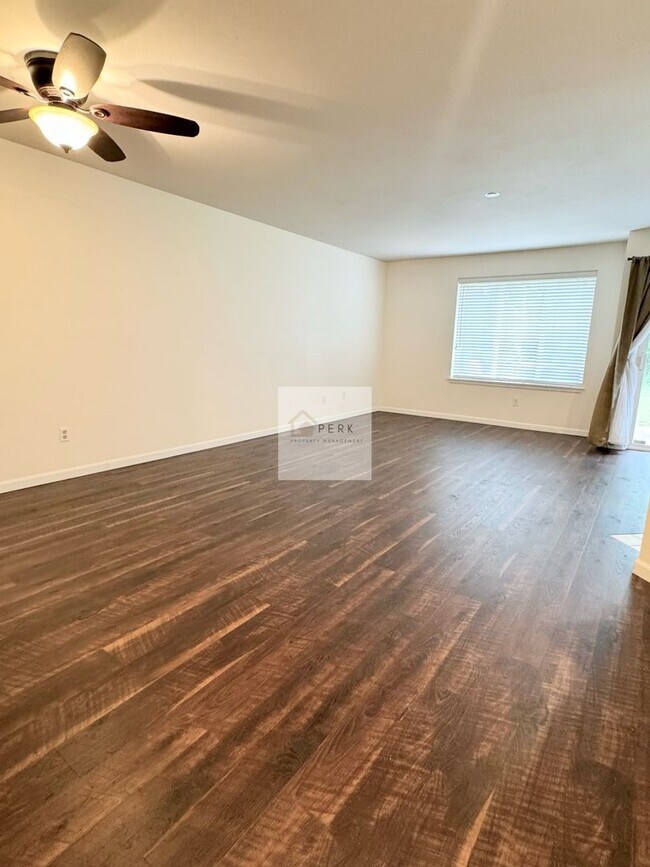 Building Photo - Hyde Park - 2300 Renton