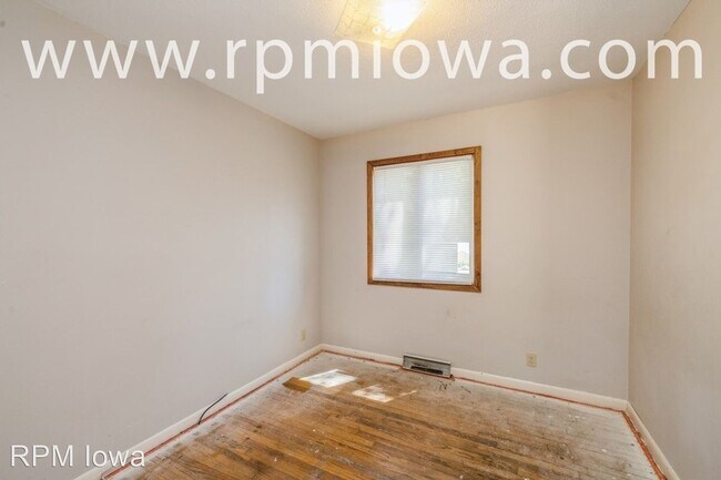 Building Photo - 3 br, 1 bath House - 730 33rd Street