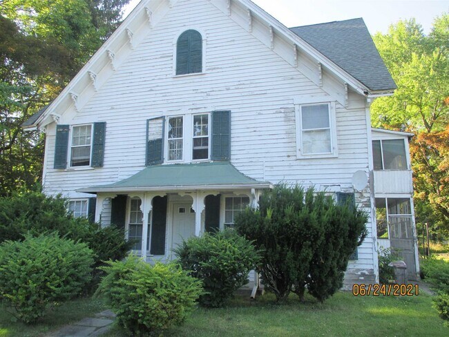 Building Photo - 25 Albertson St