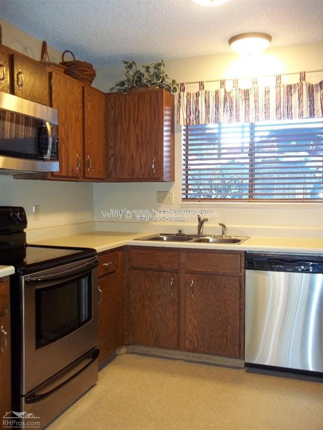Building Photo - 961 Lakeside Dr