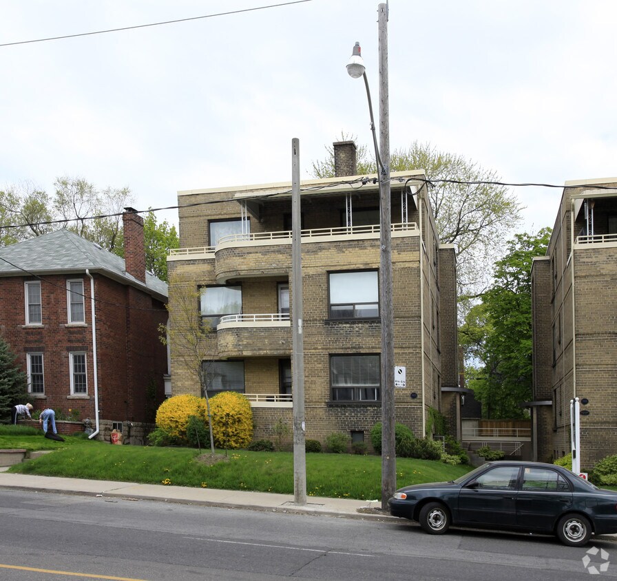 Photo du bâtiment - 905 Avenue Rd