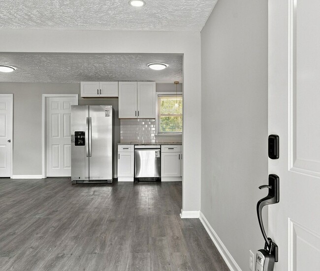 Building Photo - 613 Maclaurin Ct