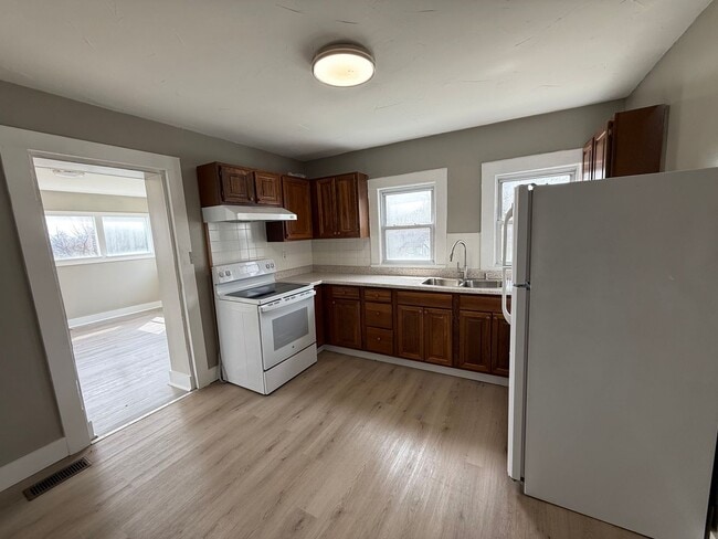 Building Photo - 2522 Ramona Ave NW