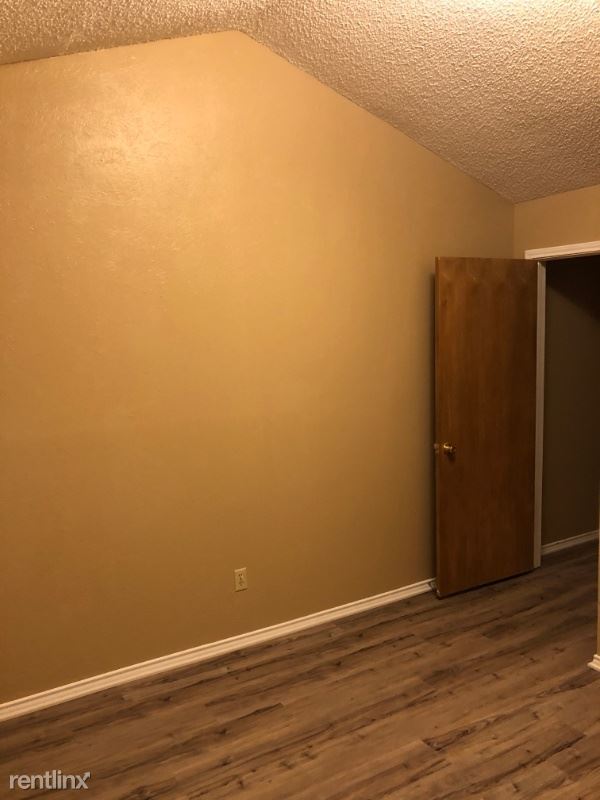 Building Photo - 3 br, 2 bath Townhome - 522 Oakridge Dr