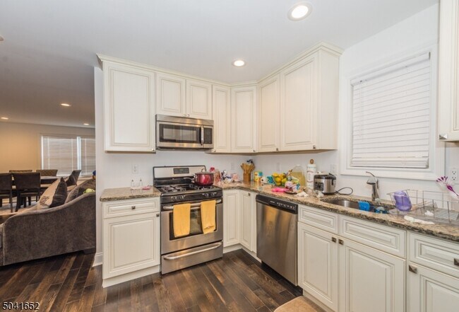 Building Photo - 218 Atlantic St