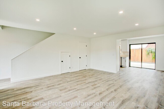 Building Photo - 3 br, 1.5 bath Apartment - 830 Olive St