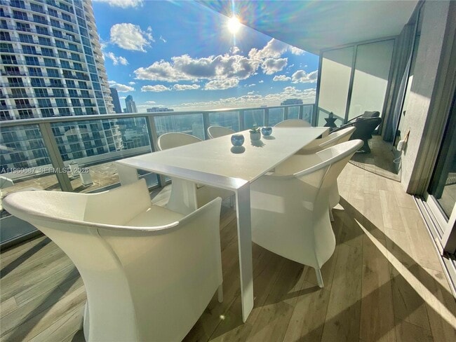 Foto del edificio - 488 NE 18th St