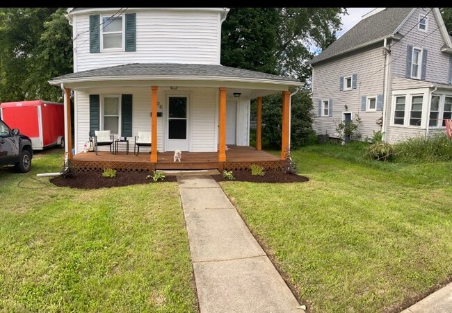 Building Photo - 208 Laurel Ave