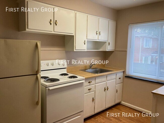Foto del edificio - Coming Soon! 2 Bedroom, 1 Bath 2nd Floor A...