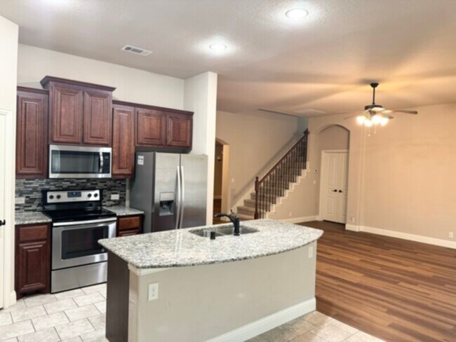 Foto del edificio - LUXURY STARTS HERE**** 5 BEDROOM IN HAGAN HILL SUBDIVISION****