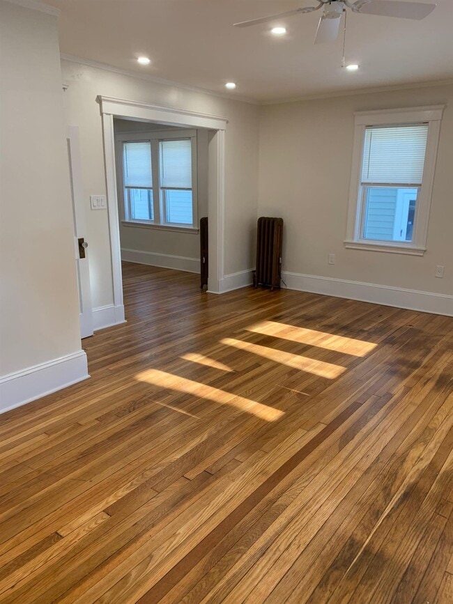 Building Photo - 25 Laurel St