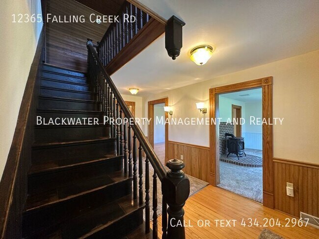 Foto del edificio - Farm House in Bedford County near Huddleston