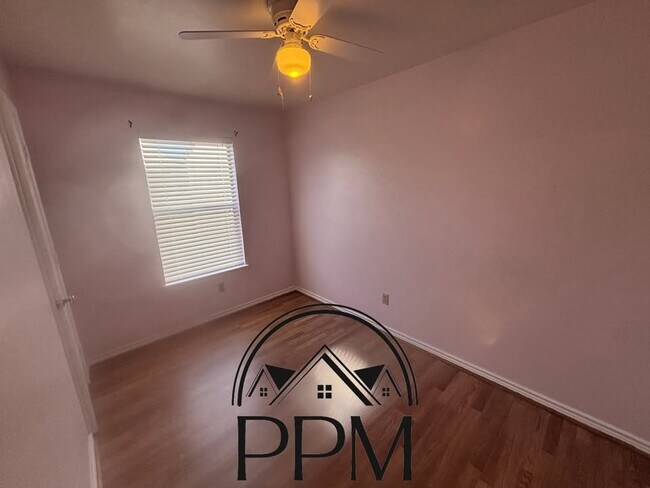 Building Photo - 901 Everitt St