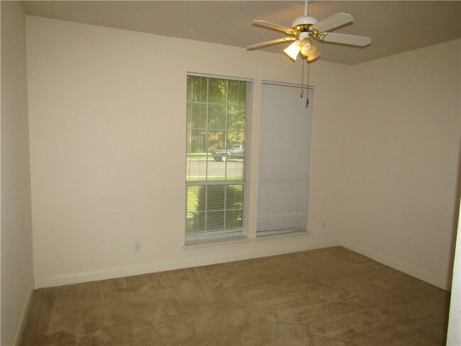 Building Photo - 7708 Blue Lilly Dr