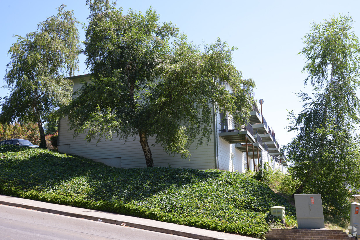 Building Photo - Highland Apartments