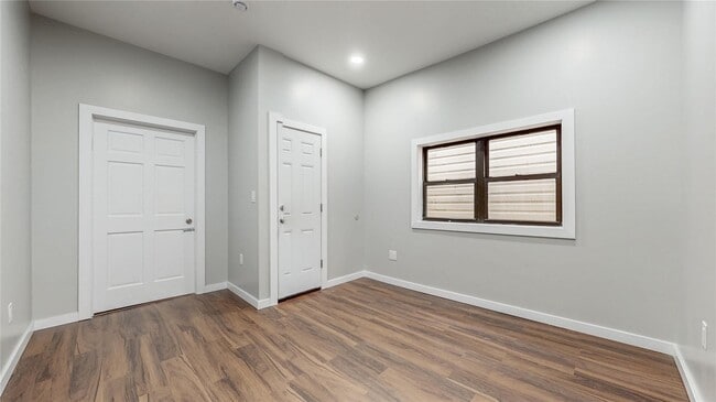 Building Photo - 121 Hale Ave