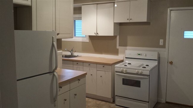 Foto del edificio - 23749 Melville Ave