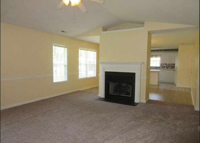 Foto del edificio - Wonderful 3 Bedroom Home-437 Boysenberry