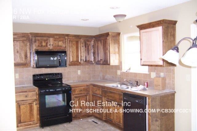 Foto del edificio - 516 NW Fox Hollow Ln