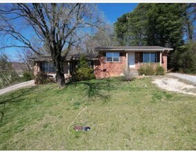 Building Photo - 6325 Plantation Dr