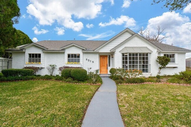 Foto del edificio - 8518 Braesview Ln