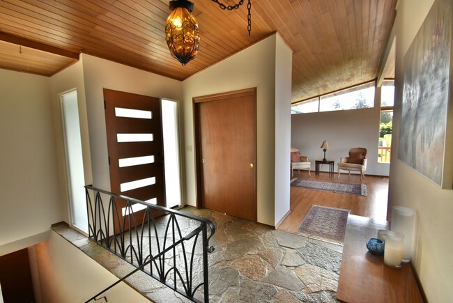 Foto del edificio - 4bd/2.5ba Edmonds Home