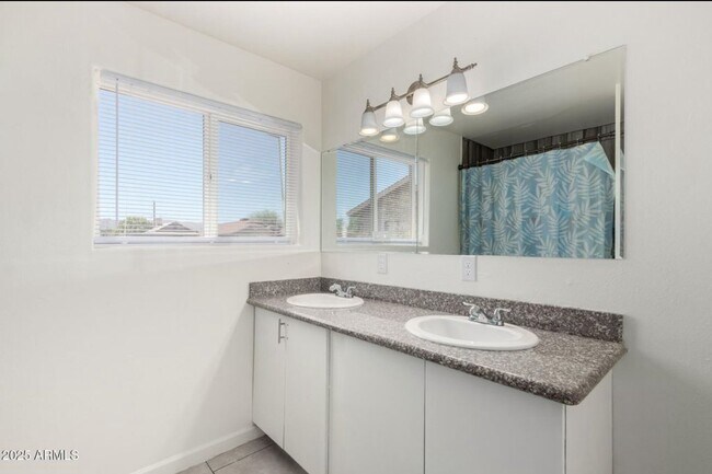 Foto del edificio - 2828 E Chipman Rd