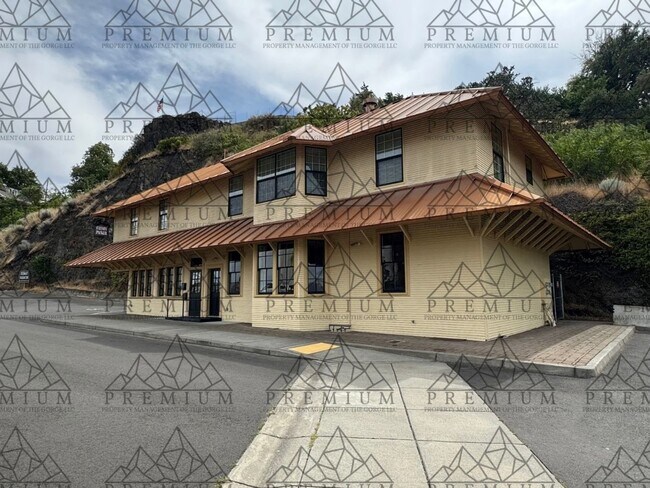 Foto del edificio - 1006 E 2nd St