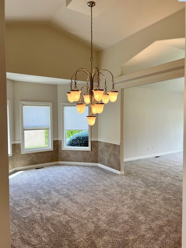 Building Photo - Beautiful Canyon Lakes Rambler
